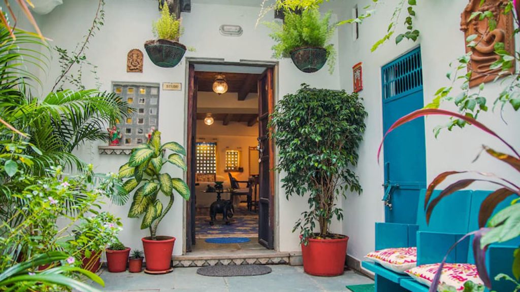 Udaipur Rosie Retreat, Courtyard Studio - 10 Budget Friendly Airbnbs in Udaipur For An Affordable Stay