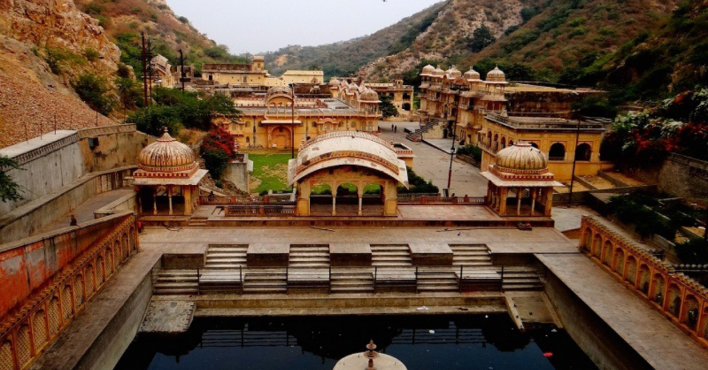 places near jaipur to visit with family